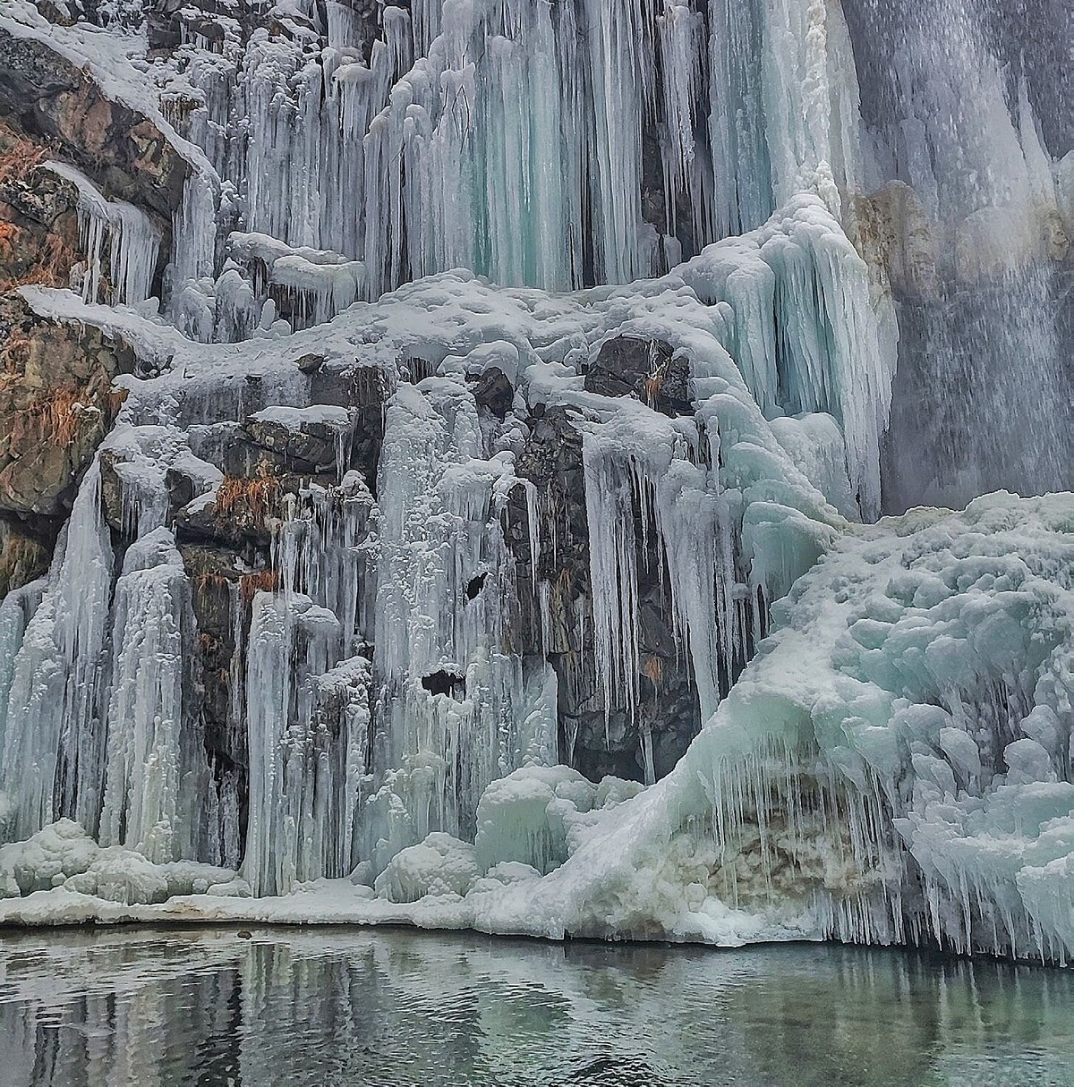 Drung Waterfall​ - Himmalehwanderings