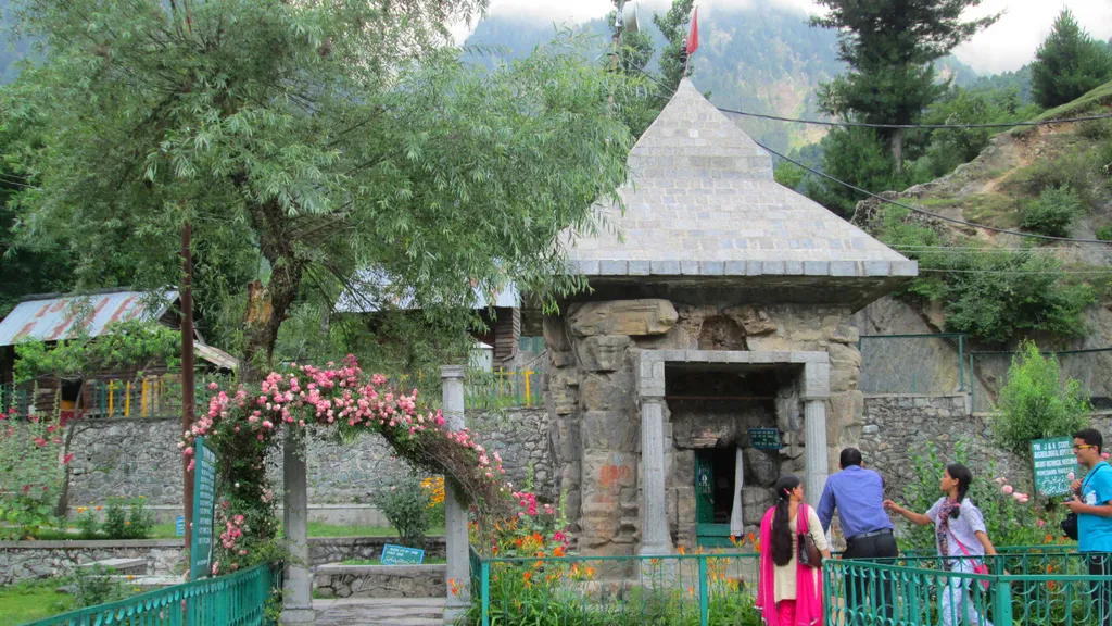 Mamaleshwar Temple​ - Himmalehwanderings